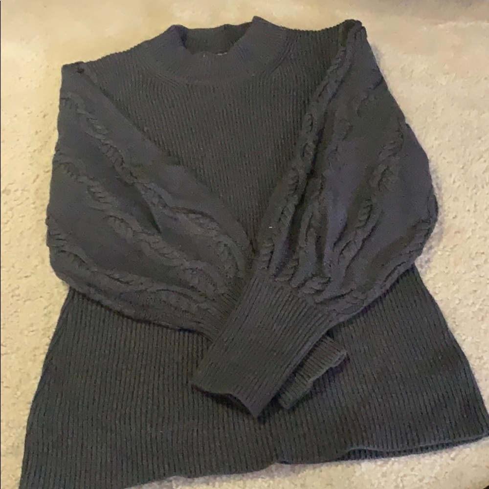 Grey sweater with puffy cable knit sleeves